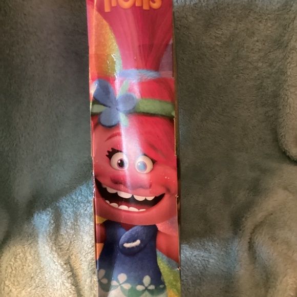 Hasbro Dreamworks Trolls singing ROCKSTAR POPPY with UKULELE - Picture 7 of 9